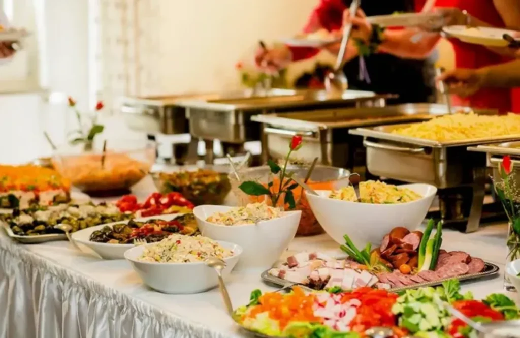 How to Choose the Right Catering Style for Your Fundraiser